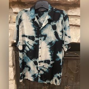 No Boundaries Tie Dye Abstract Print Shirt Medium